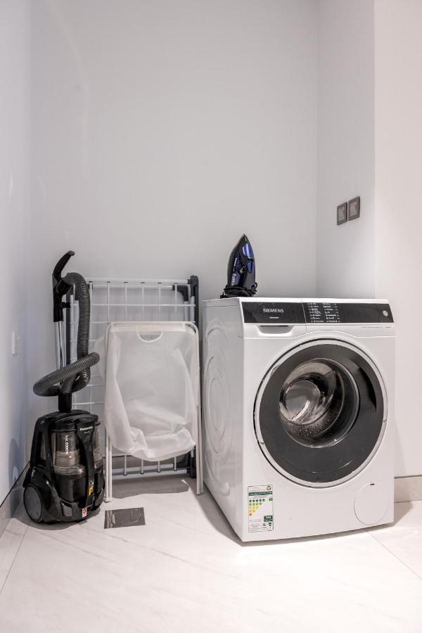 Spectacular 3 Bedroom Condo With Maids Room Facing The Dubai Eye Exterior photo